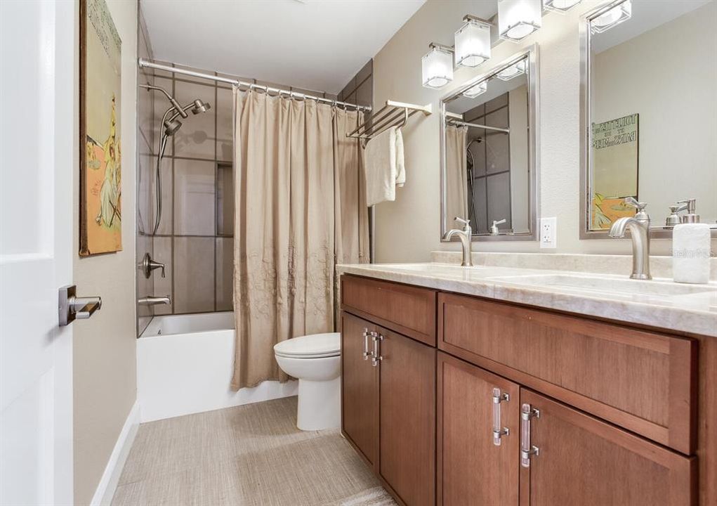 For Sale: $625,000 (3 beds, 2 baths, 2264 Square Feet)