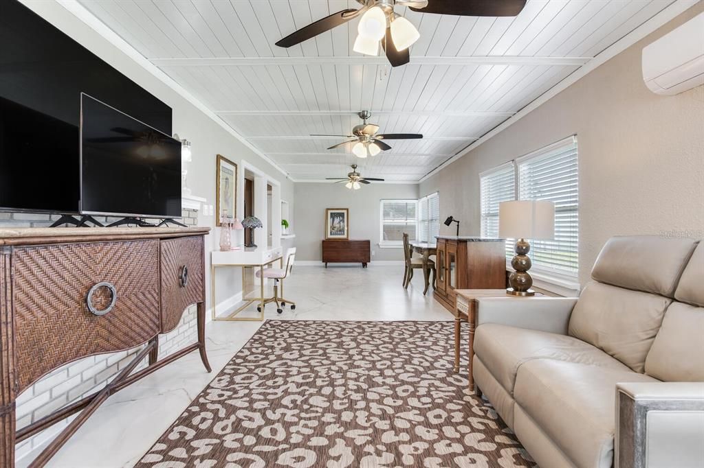 For Sale: $625,000 (3 beds, 2 baths, 2264 Square Feet)