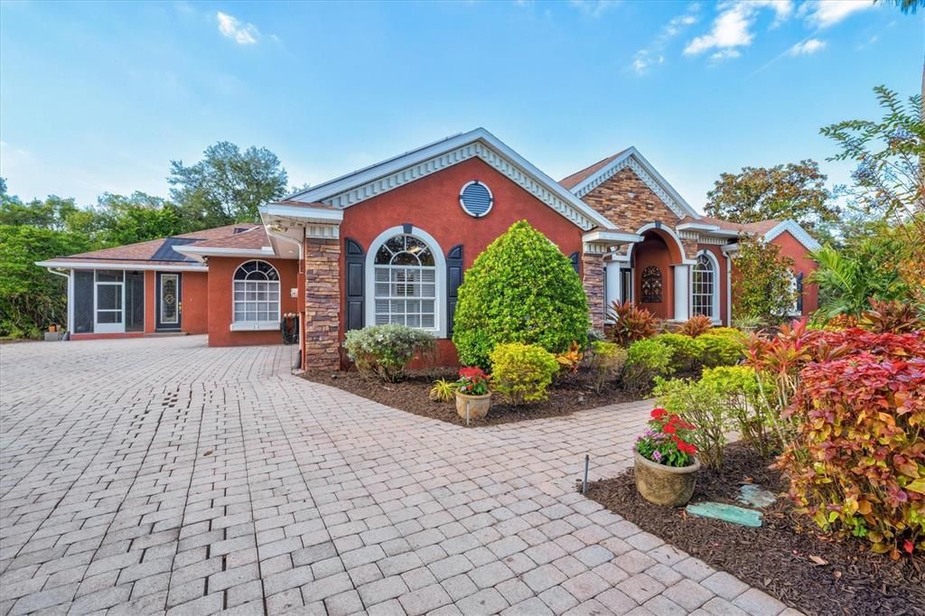 For Sale: $1,275,000 (5 beds, 4 baths, 3972 Square Feet)