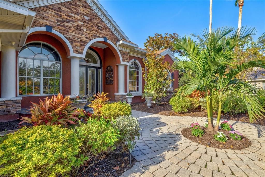 For Sale: $1,275,000 (5 beds, 4 baths, 3972 Square Feet)