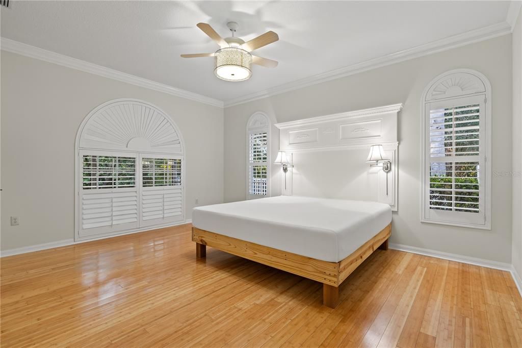 For Sale: $1,275,000 (5 beds, 4 baths, 3972 Square Feet)