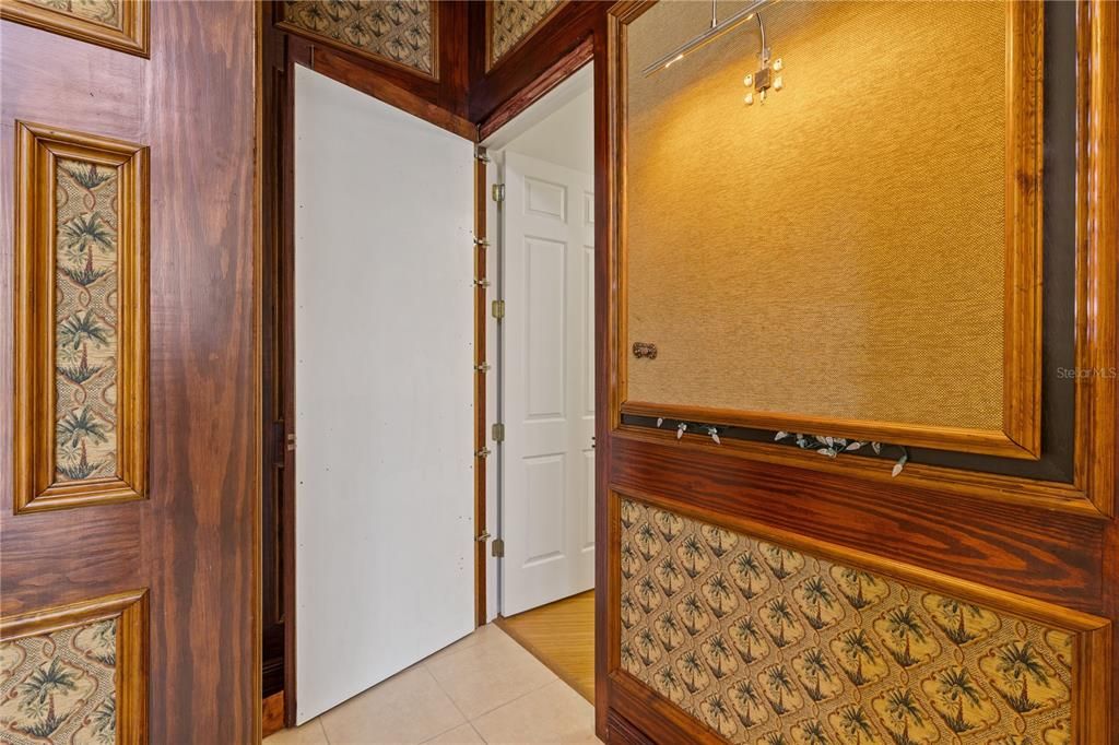 For Sale: $1,275,000 (5 beds, 4 baths, 3972 Square Feet)