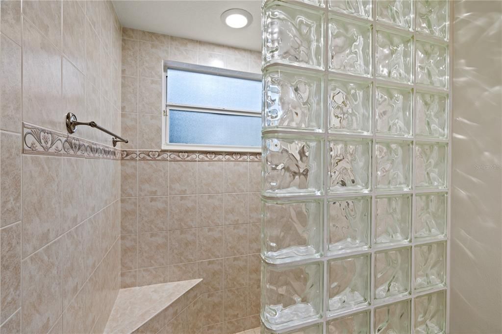 For Sale: $1,275,000 (5 beds, 4 baths, 3972 Square Feet)