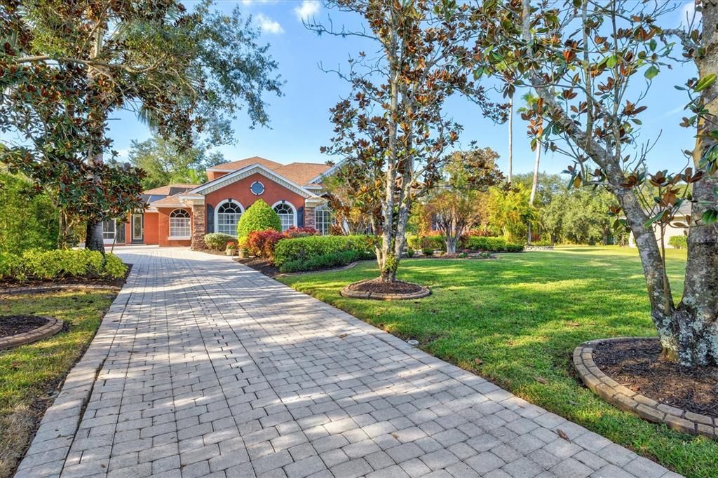 For Sale: $1,275,000 (5 beds, 4 baths, 3972 Square Feet)