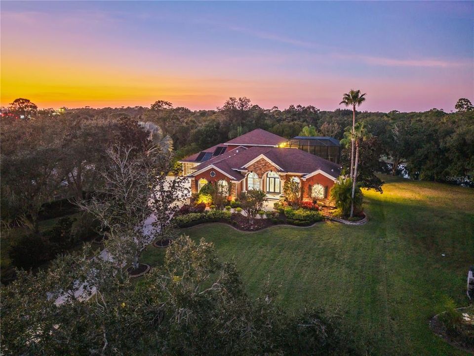 For Sale: $1,275,000 (5 beds, 4 baths, 3972 Square Feet)