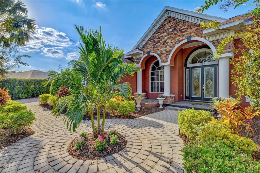 For Sale: $1,275,000 (5 beds, 4 baths, 3972 Square Feet)