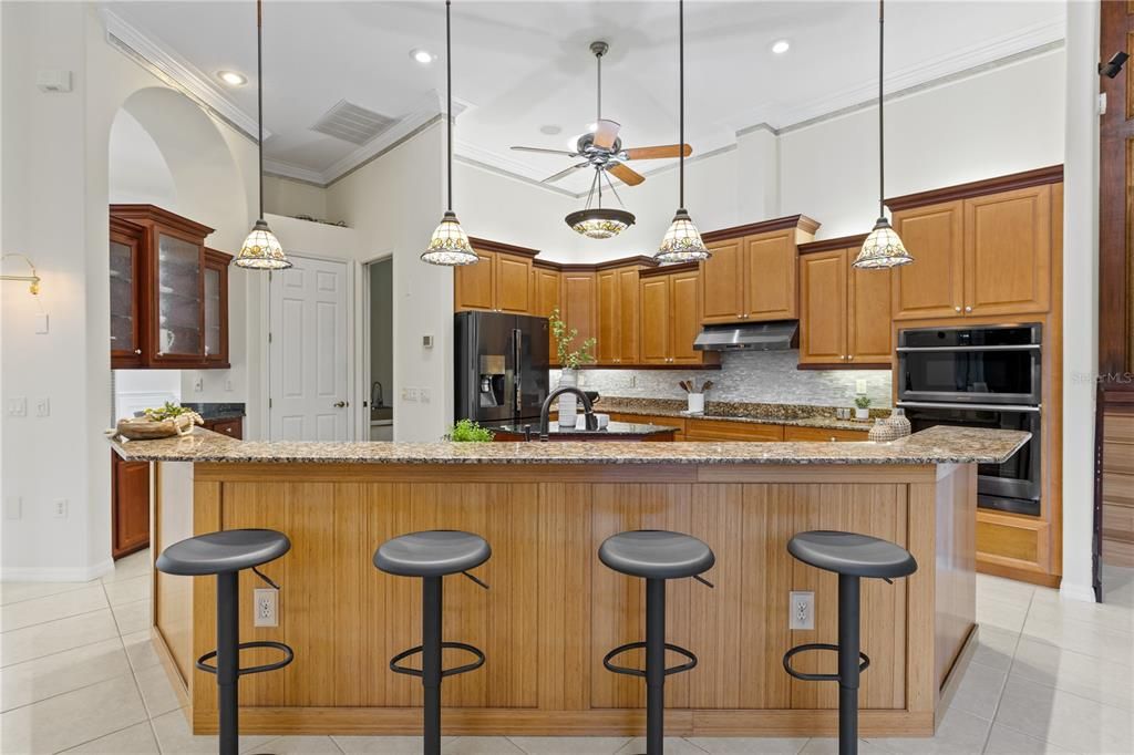 For Sale: $1,275,000 (5 beds, 4 baths, 3972 Square Feet)