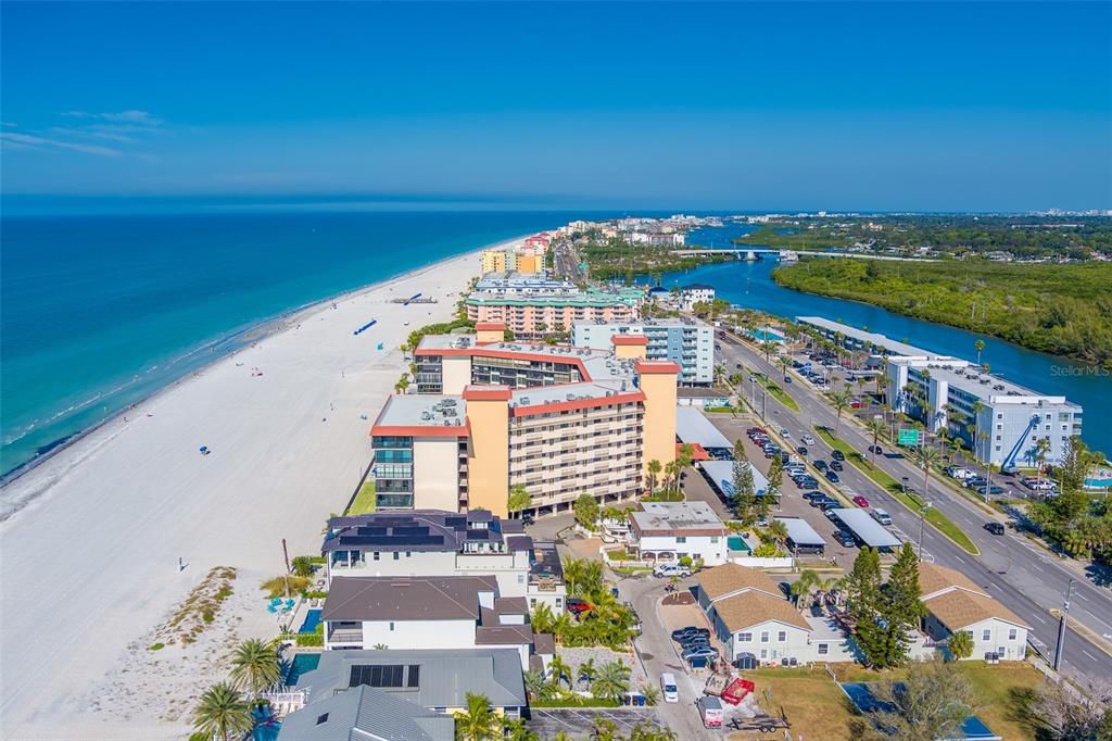 For Rent: $4,500 (2 beds, 2 baths, 1025 Square Feet)