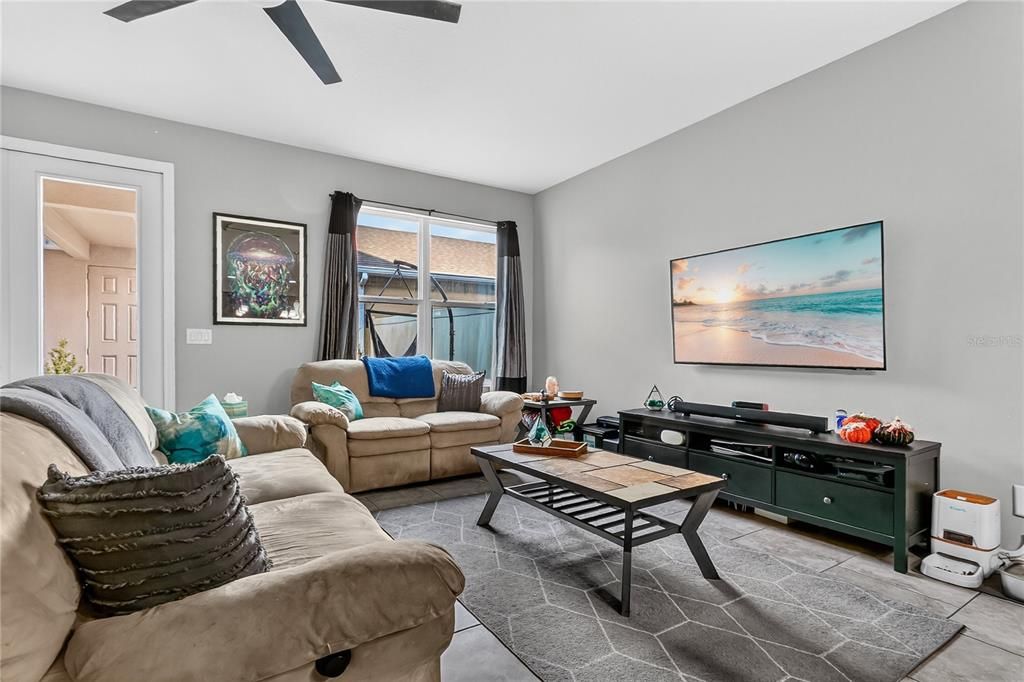 待售: $430,000 (3 贝兹, 2 浴室, 1868 平方英尺)