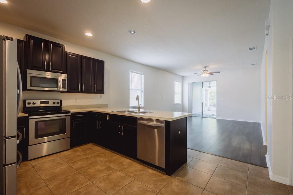 For Rent: $2,500 (3 beds, 2 baths, 1542 Square Feet)