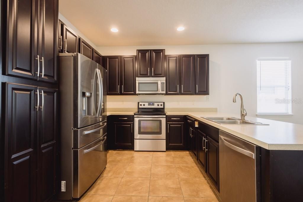 For Rent: $2,500 (3 beds, 2 baths, 1542 Square Feet)