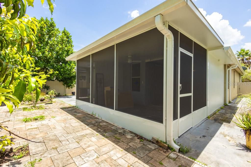 For Rent: $2,500 (3 beds, 2 baths, 1542 Square Feet)