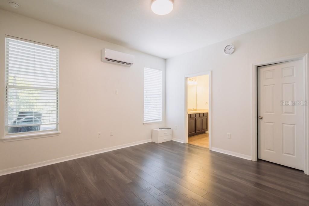 For Rent: $2,500 (3 beds, 2 baths, 1542 Square Feet)