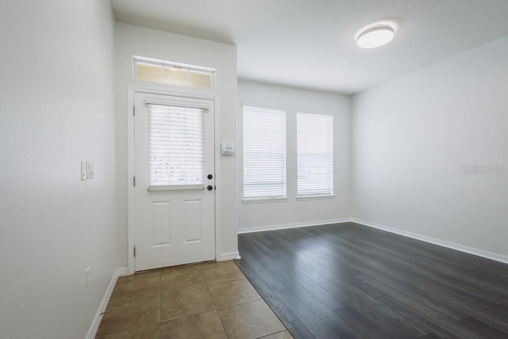 For Rent: $2,500 (3 beds, 2 baths, 1542 Square Feet)