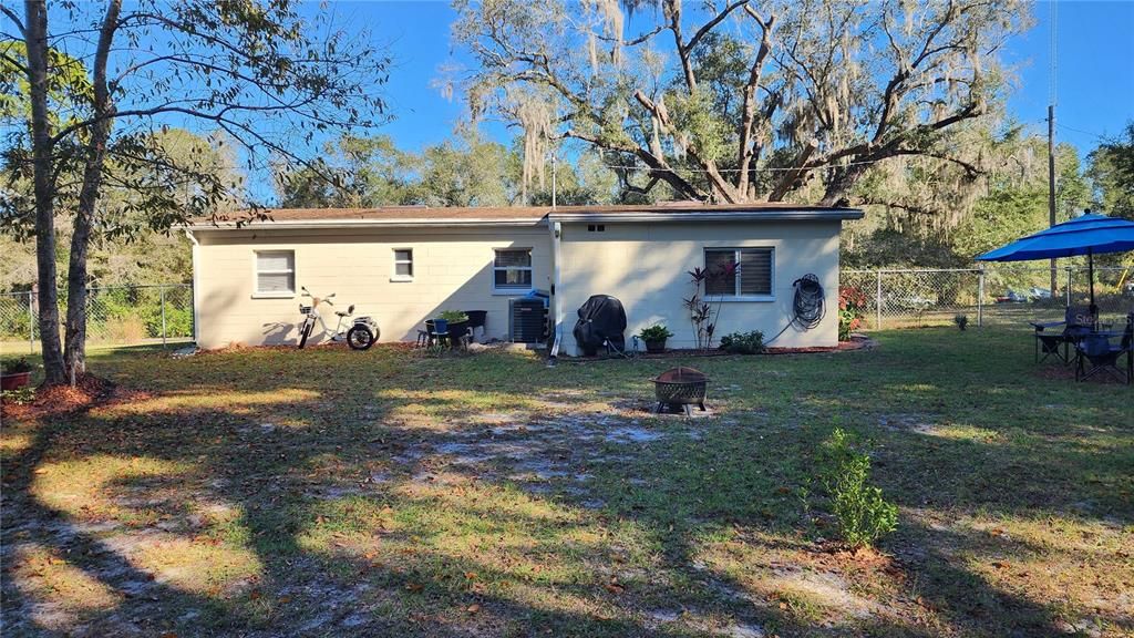 Active With Contract: $220,000 (2 beds, 1 baths, 828 Square Feet)