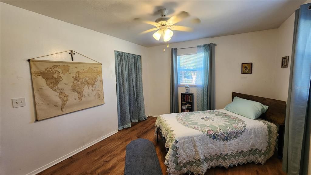 Active With Contract: $220,000 (2 beds, 1 baths, 828 Square Feet)