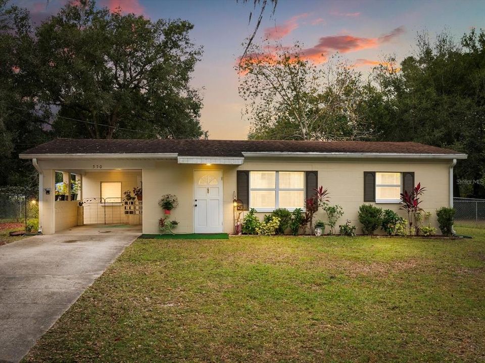 Active With Contract: $220,000 (2 beds, 1 baths, 828 Square Feet)