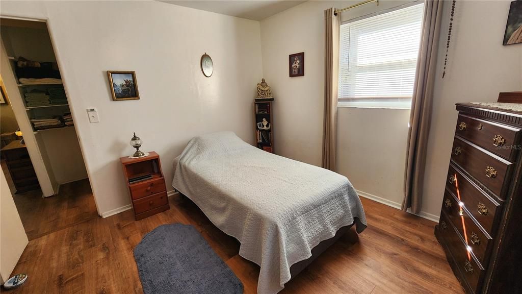 Active With Contract: $220,000 (2 beds, 1 baths, 828 Square Feet)