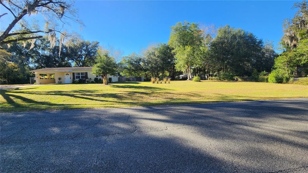 Active With Contract: $220,000 (2 beds, 1 baths, 828 Square Feet)