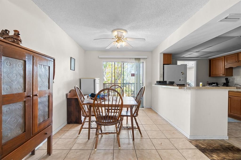 For Sale: $99,000 (2 beds, 2 baths, 928 Square Feet)