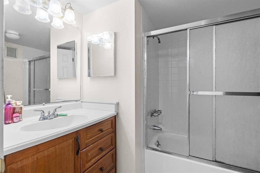 For Sale: $99,000 (2 beds, 2 baths, 928 Square Feet)