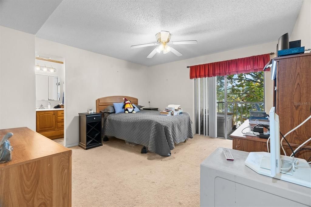 For Sale: $99,000 (2 beds, 2 baths, 928 Square Feet)