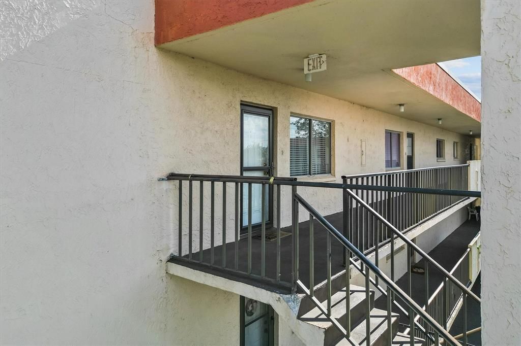 For Sale: $99,000 (2 beds, 2 baths, 928 Square Feet)