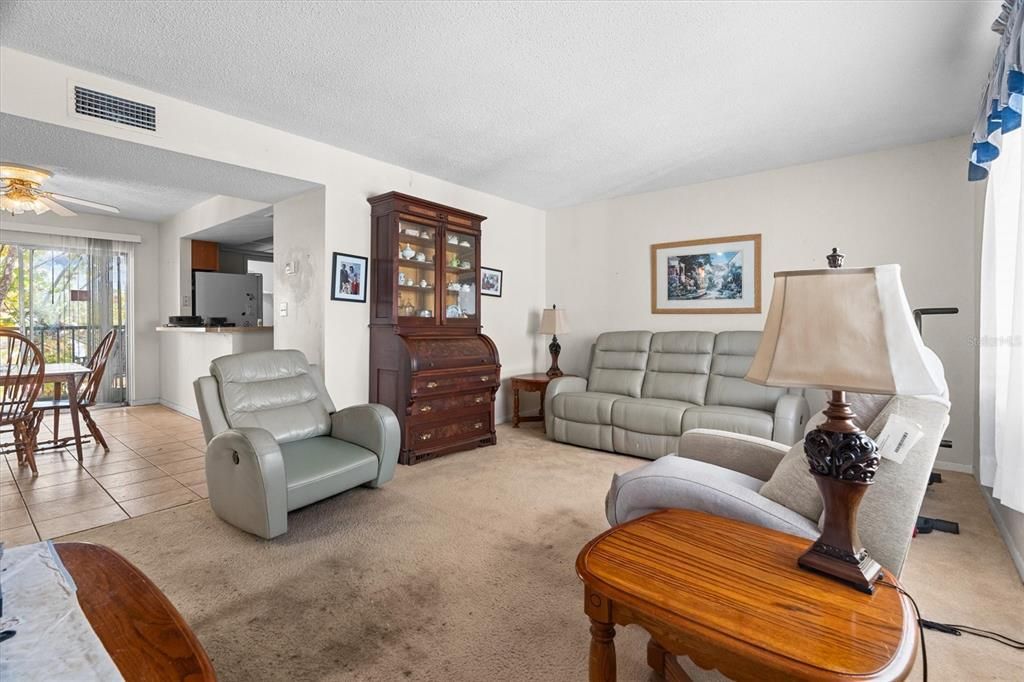 For Sale: $99,000 (2 beds, 2 baths, 928 Square Feet)