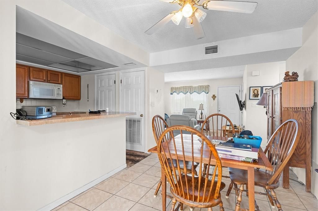 For Sale: $99,000 (2 beds, 2 baths, 928 Square Feet)