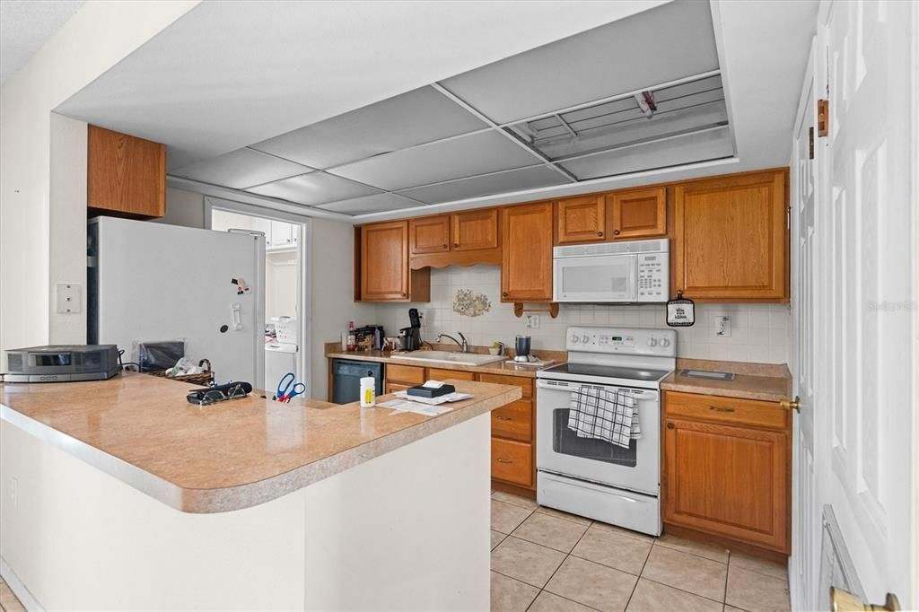 For Sale: $99,000 (2 beds, 2 baths, 928 Square Feet)