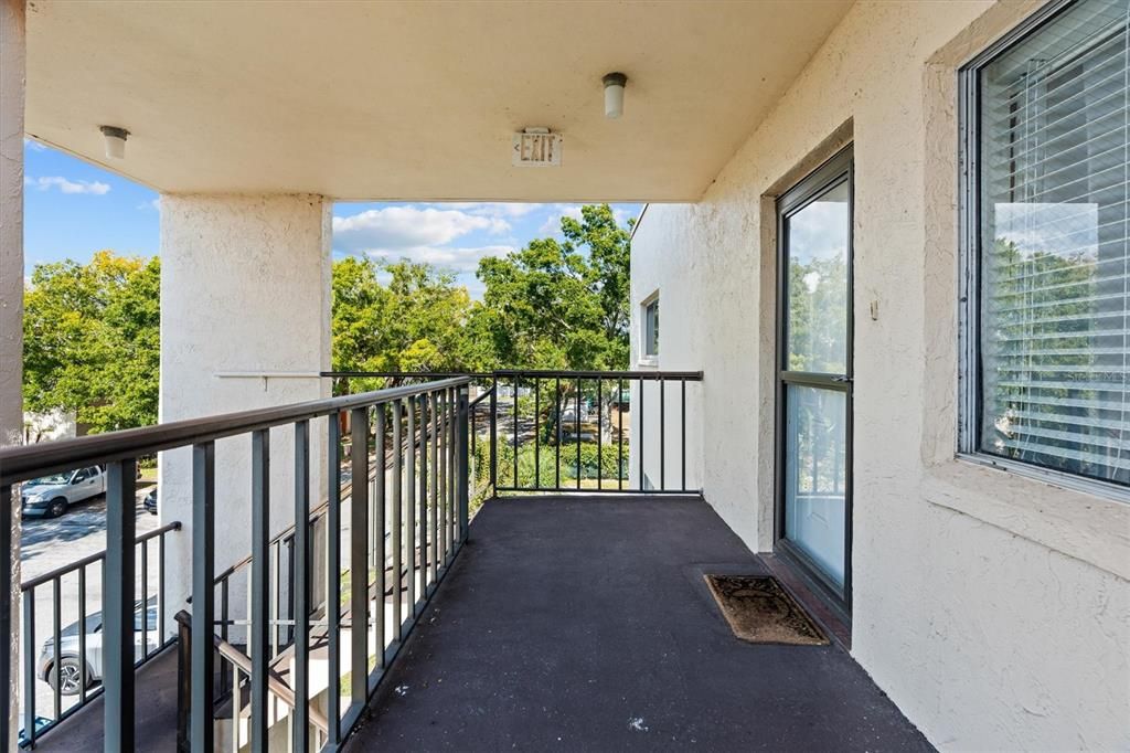 For Sale: $99,000 (2 beds, 2 baths, 928 Square Feet)