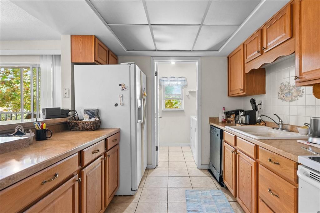For Sale: $99,000 (2 beds, 2 baths, 928 Square Feet)