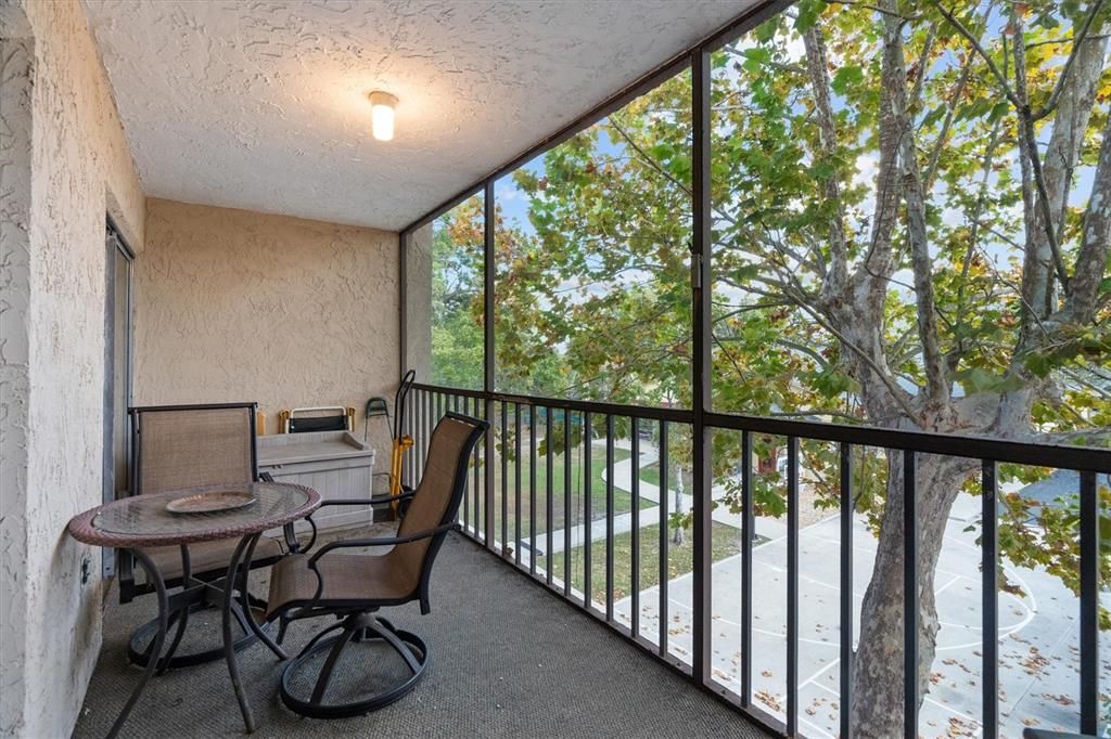 For Sale: $99,000 (2 beds, 2 baths, 928 Square Feet)