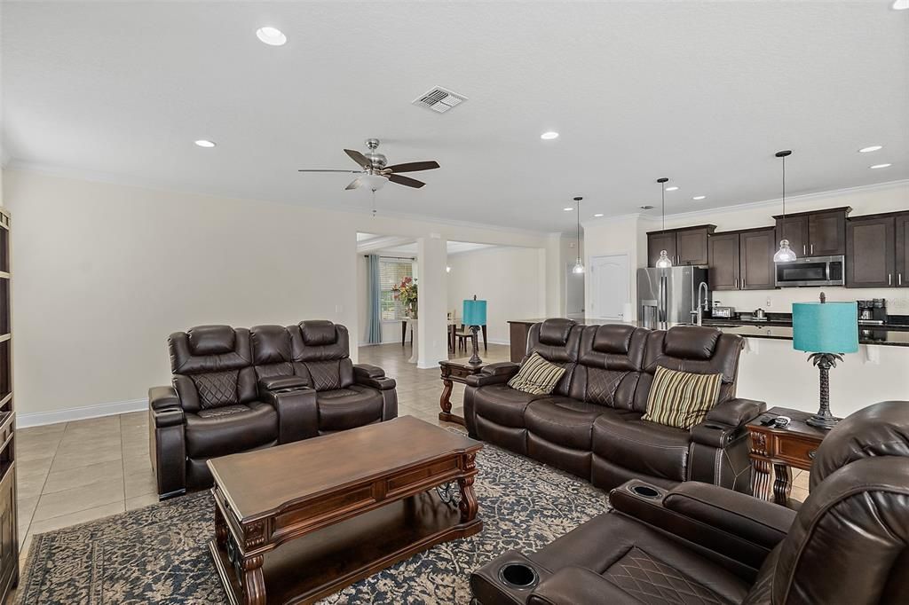 待售: $599,000 (5 贝兹, 4 浴室, 3457 平方英尺)