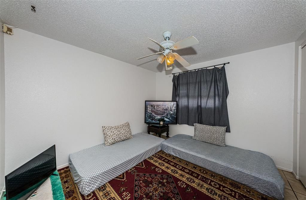 待售: $325,000 (4 贝兹, 2 浴室, 1512 平方英尺)