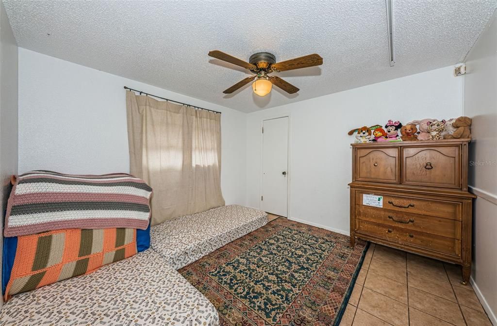 待售: $325,000 (4 贝兹, 2 浴室, 1512 平方英尺)