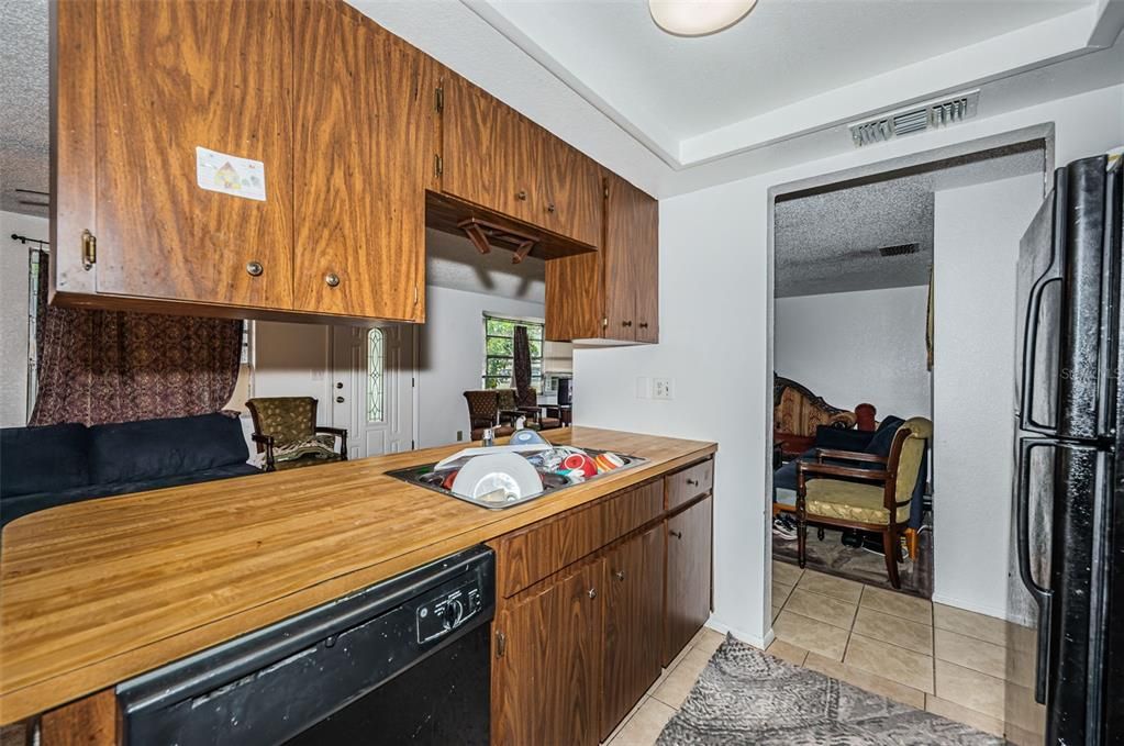 待售: $325,000 (4 贝兹, 2 浴室, 1512 平方英尺)