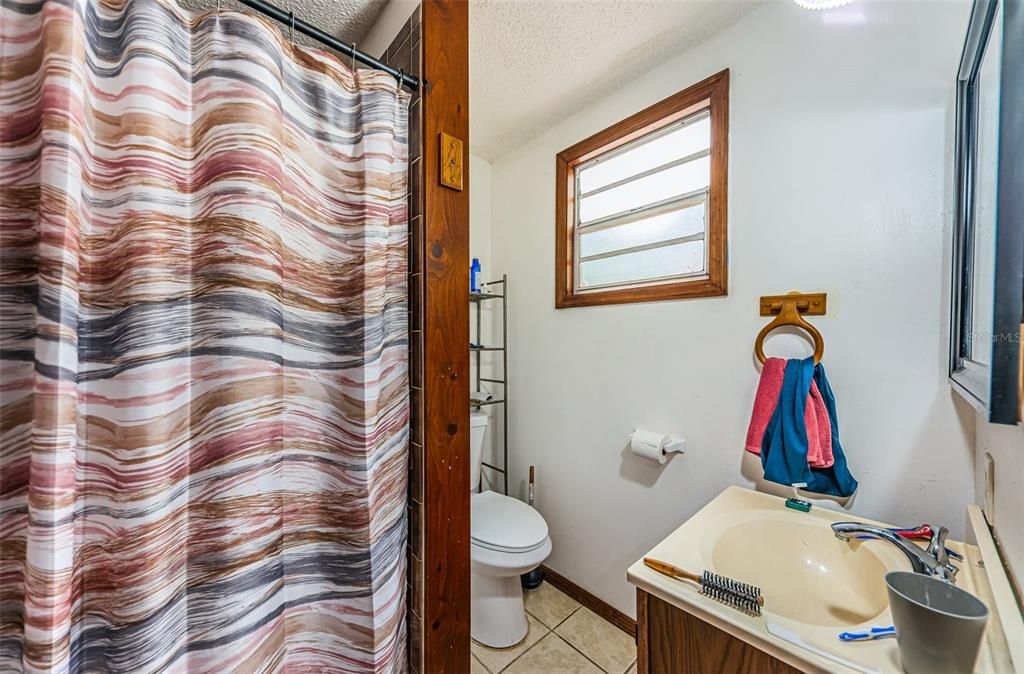 待售: $325,000 (4 贝兹, 2 浴室, 1512 平方英尺)