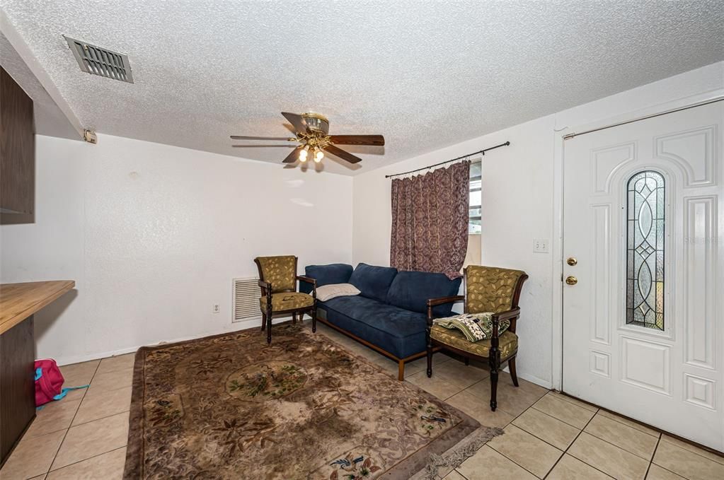 待售: $325,000 (4 贝兹, 2 浴室, 1512 平方英尺)