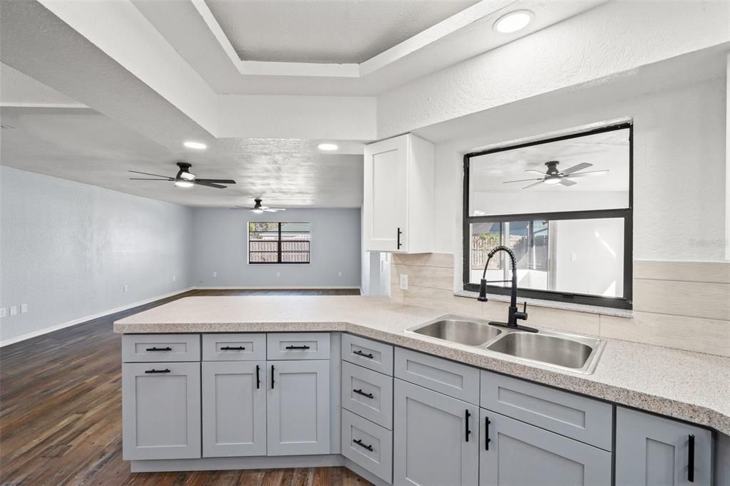 待售: $349,900 (3 贝兹, 2 浴室, 2206 平方英尺)