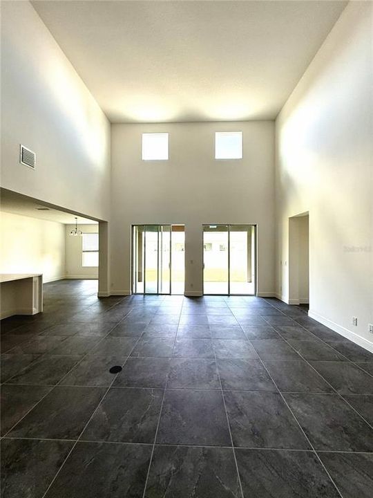 En Renta: $4,100 (5 camas, 3 baños, 3888 Pies cuadrados)