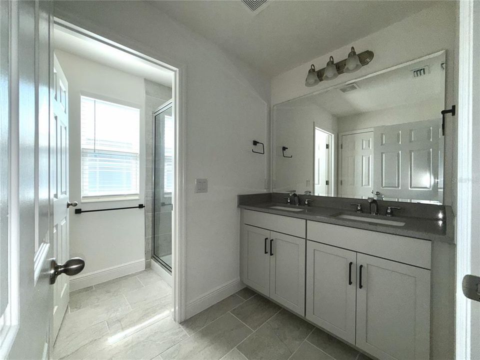 En Renta: $4,100 (5 camas, 3 baños, 3888 Pies cuadrados)