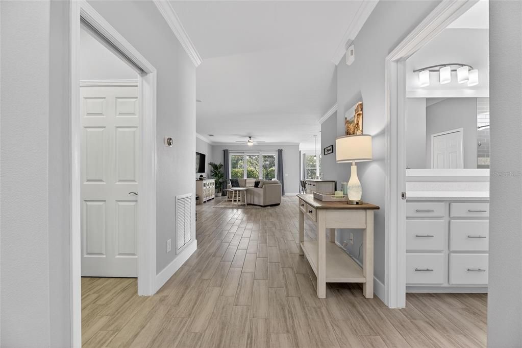 合同活跃: $469,000 (2 贝兹, 2 浴室, 1941 平方英尺)