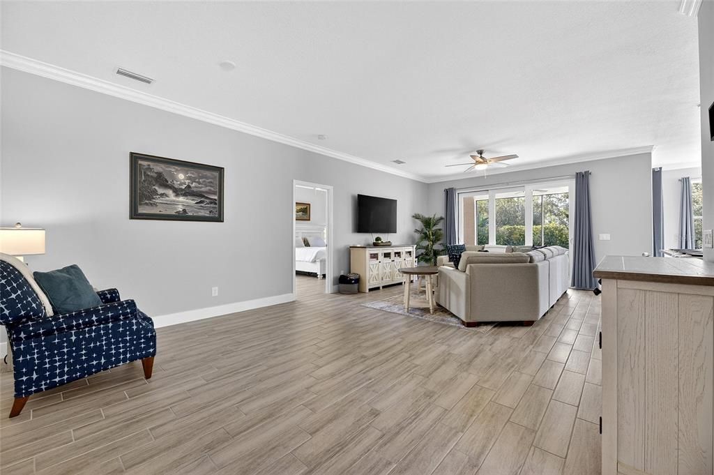 合同活跃: $469,000 (2 贝兹, 2 浴室, 1941 平方英尺)