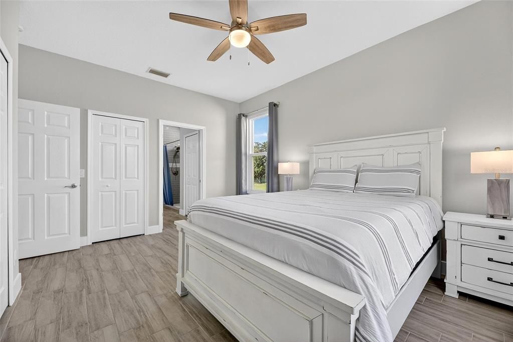 合同活跃: $469,000 (2 贝兹, 2 浴室, 1941 平方英尺)