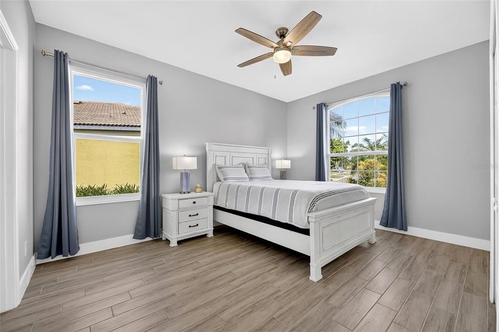 合同活跃: $469,000 (2 贝兹, 2 浴室, 1941 平方英尺)