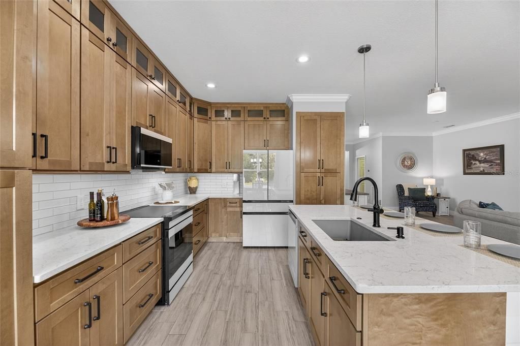 合同活跃: $469,000 (2 贝兹, 2 浴室, 1941 平方英尺)