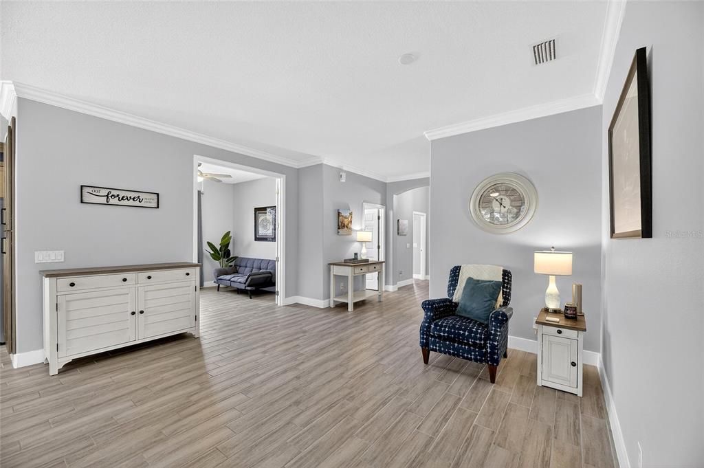 合同活跃: $469,000 (2 贝兹, 2 浴室, 1941 平方英尺)