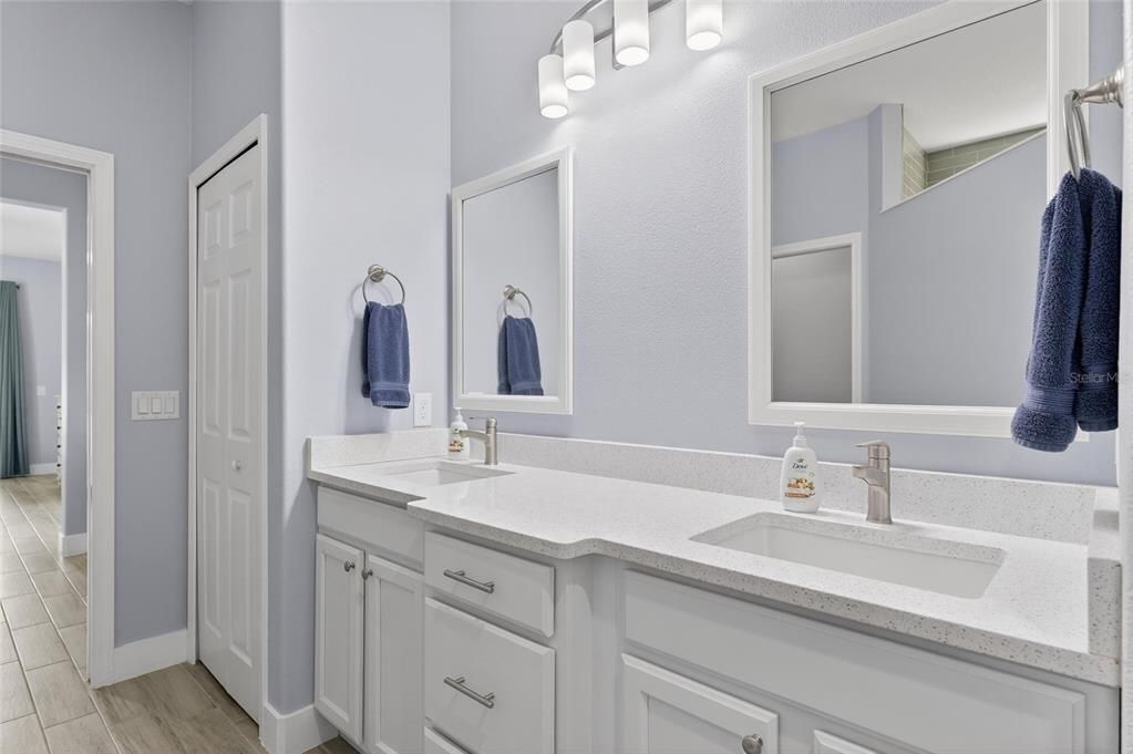 合同活跃: $469,000 (2 贝兹, 2 浴室, 1941 平方英尺)