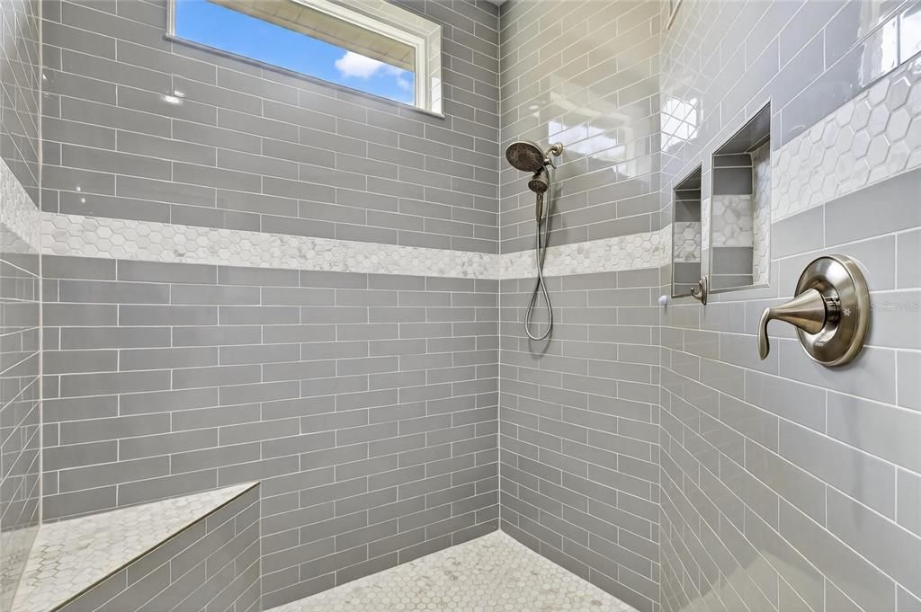 合同活跃: $469,000 (2 贝兹, 2 浴室, 1941 平方英尺)